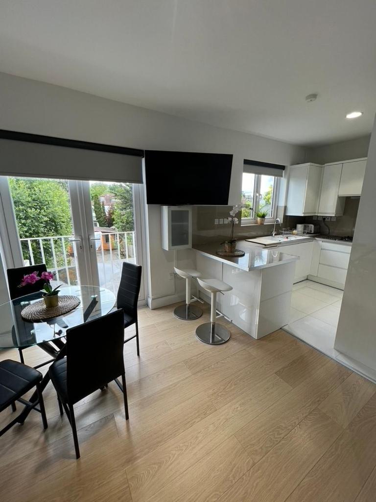 Zenobia London Luxury Apartments Финчли Экстерьер фото